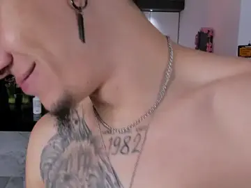 Stripchat Live Sex Cam of sexy_hot_friends_