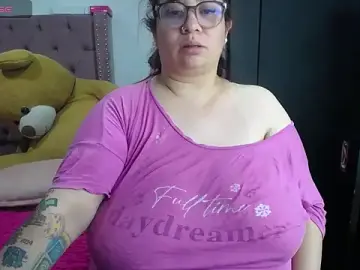 Stripchat Free Porn Cam of kattybbwbigboobs_