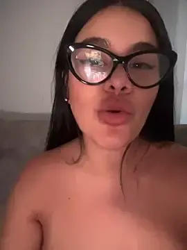 Stripchat Live Sex Cam of Issane_Peru