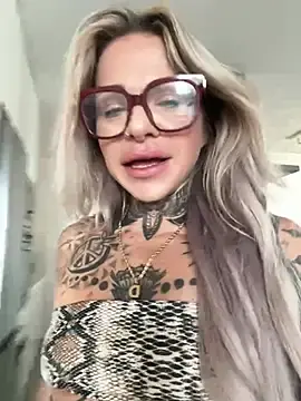Stripchat Adult Webcam of RAWXII