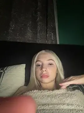Stripchat Free Live Porn of Glowing_Manny_Riah