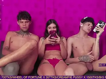 Stripchat Live Sex Cam of amazing_group_hot69