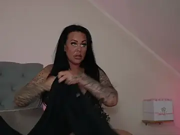 Stripchat Free Porn Cam of hotmilfbitch