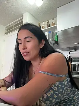 Stripchat Live Sex Cam of areviklusine1