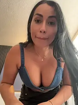Stripchat Best Webcam of areviklusine1