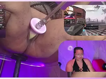 Stripchat Live Porn of MhiaRey