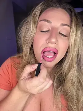 Stripchat Sex Cam of miamellycious