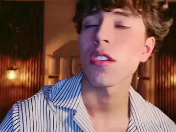 Stripchat Free Porn Cam of Michaell_Peters