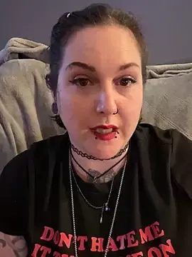 Stripchat Watch Live Sex Cams of Riverm00n