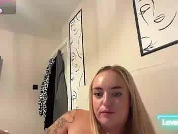 Stripchat Adult Video Chat of CurvyWetWife