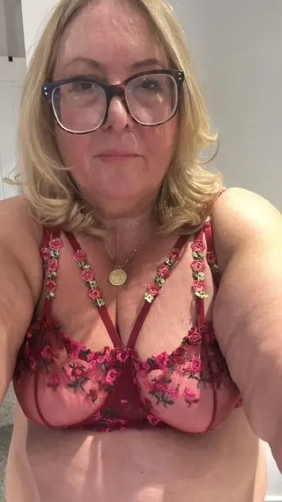 MoistCurveyChanel
