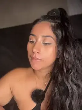 Stripchat Live Sex Cam of Valentinne_z