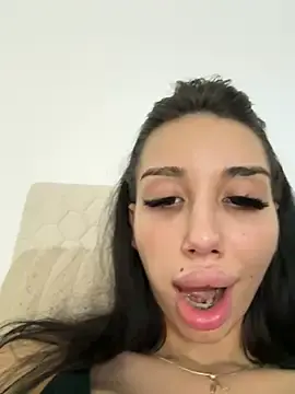 Stripchat Free Porn Cam of BlueEyes_BB