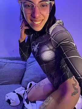 Stripchat Free Porn Cam of Poison_Ivy_29