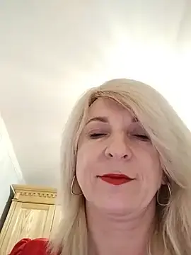 Stripchat Live Sex Cam of AhlyssaLove1155