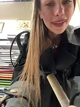 Stripchat Sex Cam of Olivia_Jemison