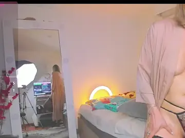 Stripchat Live Porn of SharonVelvet