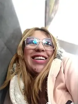 Stripchat Free Porn Cam of Lola_scott