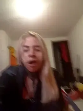 Stripchat Sex Cam of sofigirlgold