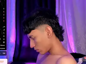 Stripchat Sex Cam of Damien_Howard