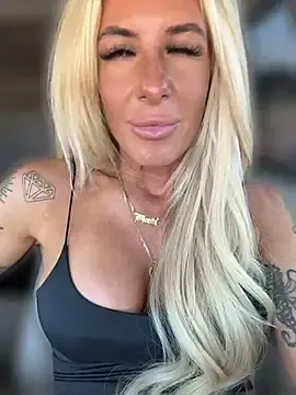 Stripchat Sex Cam of blondiluvsanal