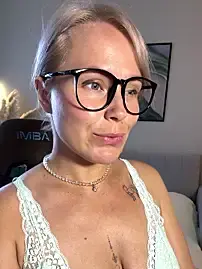Stripchat Live Sex Cam of Charming_Daphny