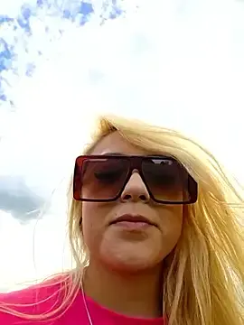Stripchat Free Porn Cam of SilvyDiamond