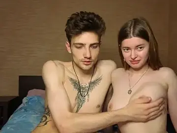 Stripchat Nude Webcam of EmiliaCouple
