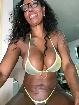 Stripchat Nude Webcam of Bustykeyla