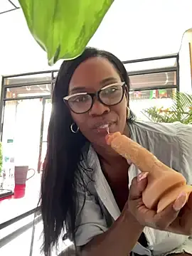Stripchat Adult Webcam of Bustykeyla