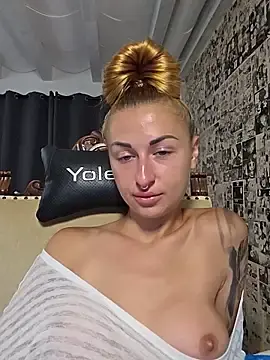 Stripchat Live Sex Cam of kylie_blck