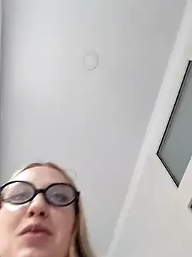 Stripchat Best Webcam of caressyourself