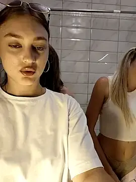 Stripchat Live Sex of caressyourself