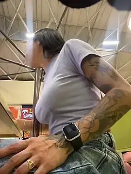Stripchat Live Sex Cam of ReggieG