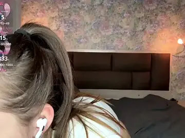 Stripchat Free Porn Cam of LoraDavi