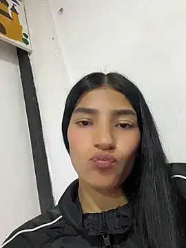 Stripchat Live Sex Cam of Ema_Rose_