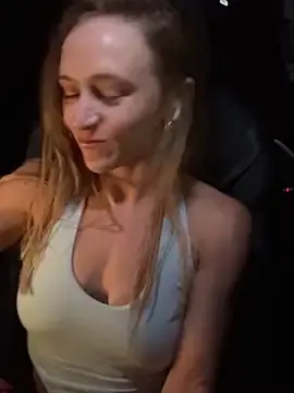 Stripchat Sex Cam of lunagirl13