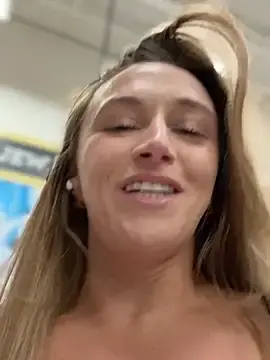 Stripchat Live Sex of lunagirl13