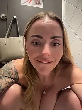 Stripchat Sex Cam of EmaSalis