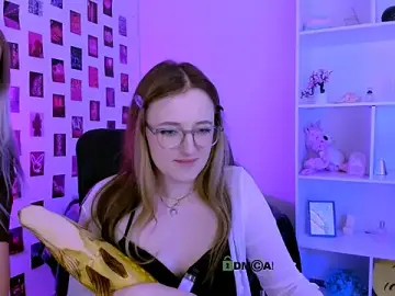 Stripchat Sex Cam of luna_berryy