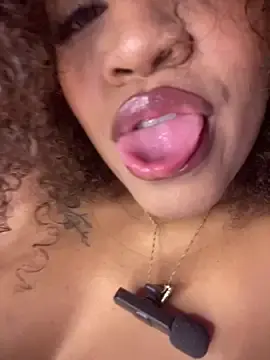 Stripchat Best live sex cam show of riri_brunnete