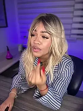 Stripchat Live Porn of riri_brunnete