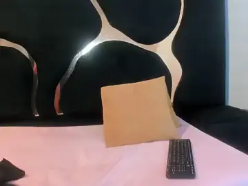 Stripchat Watch Live Sex Cams of SweetLuna2