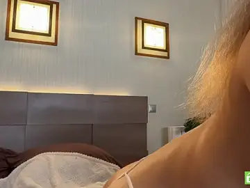 Stripchat Sex Cam of roselyn_rose