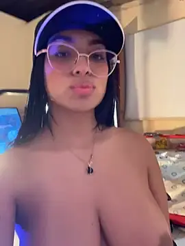 Stripchat Nude Webcam of Linda_Saenz_