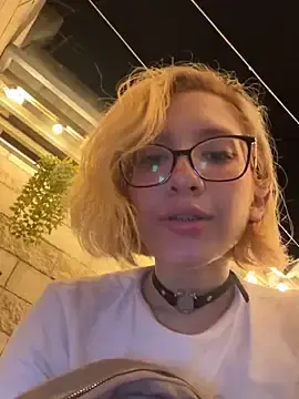Stripchat Sex Cam of SweetBunnyGF