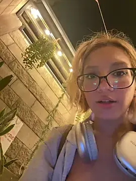 Stripchat Live Sex Cam of SweetBunnyGF
