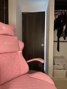 Stripchat Live Sex Cam of jailyncam_