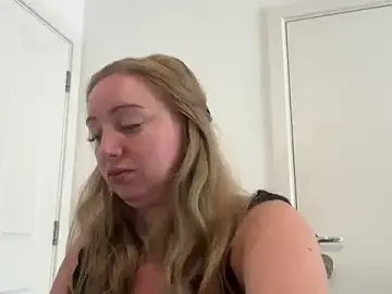 Stripchat Live Sex Cam of arielsweetieee