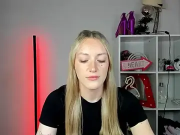 Stripchat Free Live Porn of EvelynBlond